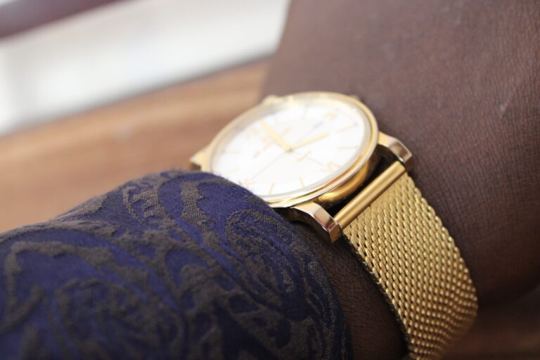 Gold Chain Wristwatch - Image 4