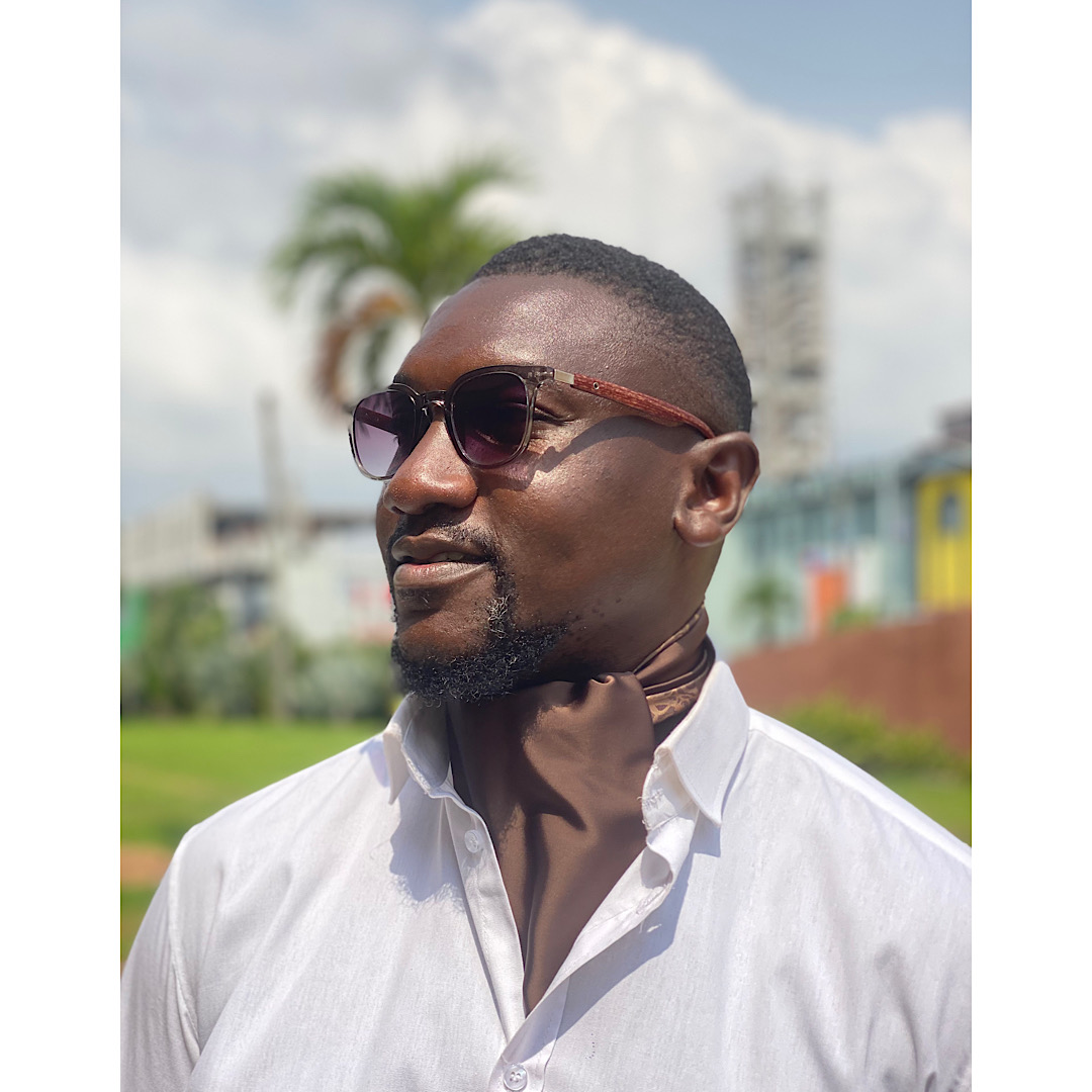 Ascot tie cravat Brown